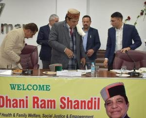 Dr. Dhani Ram Shandil inspected Community Health Center Baddi