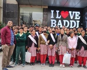 50 students of Chhatra School did an educational tour of City Mall Baddi