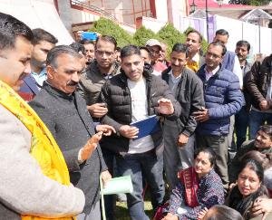 Unemployed Art Teachers Association met the Chief Minister