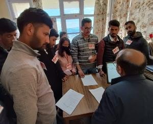 SFI-encircles-the-Chief-Warden-submits-memorandum