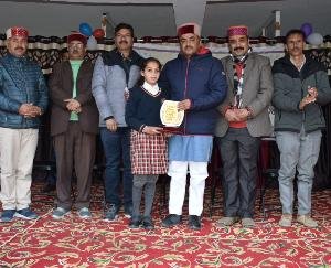  विवेकानंद विद्या निकेतन विद्यालय में वार्षिक पारितोषिक वितरण समारोह की धूम