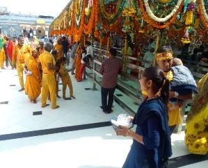 Kangra: 2,13,169 rupees were offered in Bajreshwari temple in the first Navratri