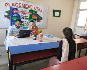 Kangra: Employment fair held at Sharan College