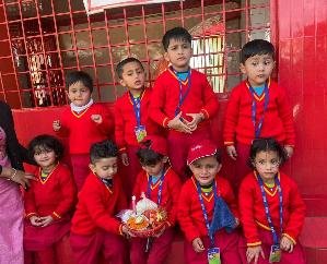 Solan: Children of Euro Kids Play School (Kotlanala) paid obeisance to Shoolini Maa