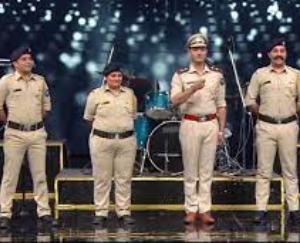 Jogindra Nagar: Harmony of Pines Police Band added color to the first cultural evening of the Small Shivratri Fair