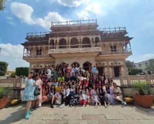  Kangra: 100 girl students of Sharan College reached Pink City on educational tour