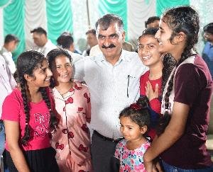 Children from distant villages reached to meet 'Sukhu Sir' in Nadaun