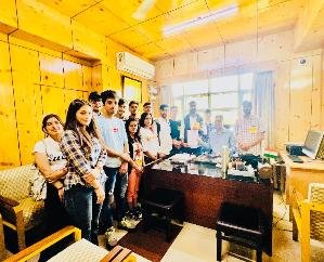 Dharamshala: ABVP sent memorandum to Education Minister and Chief Minister through DC