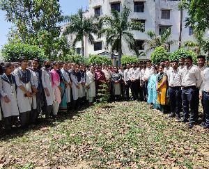  Hamirpur: On the occasion of Earth Day, children gave a message not to cut trees