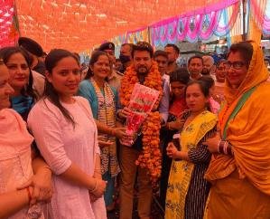 Una: Rahul Gandhi is not above the law: Anurag