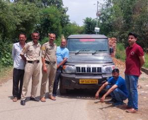  Dharamshala: Five boxes of country liquor recovered from a car near Baroh