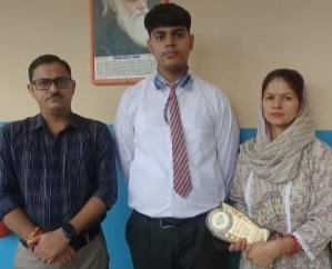  Jaisinghpur: Class X topper Harshit Chauhan honored at AIM Academy   111 123