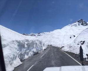  Kullu: Manali-Leh road closed for traffic due to fresh snowfall