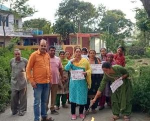 Joginder Nagar: Himachal Kisan Sabha burnt effigies of Brijbhashan