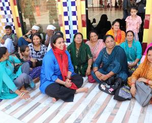Una: Haroli's women power took blessings at Ladi Shah Darbar in Nakodar