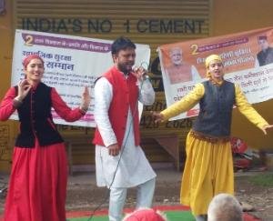 भूमति में कलाकारों ने बताई कल्याणकारी योजनाएँ