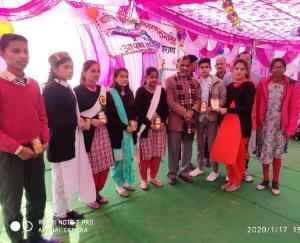 विधायक जीत राम कटवाल ने विद्यार्थियों को बाँटे पुरस्कार 