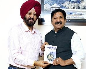 Una: Astrologer Gurmeet Bedi presented the research book  1111
