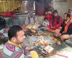 नैना देवी के दरबार में भाजपा के  राष्ट्रीय अध्यक्ष जेपी नड्डा के लिए की विशेष पूजा अर्चना