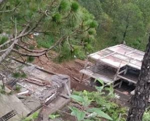 Solan: Building under construction collapsed due to landslide in Kasauli