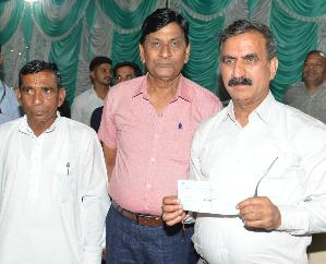  Nadaun: District Justice Sansar Chand gave one lakh to the Chief Minister's Happiness-Shelter Fund  111
