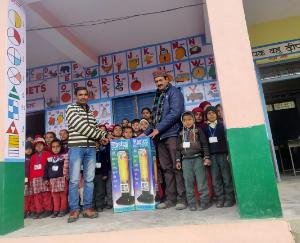 एसएमसी प्रधान प्रकाश चंद ने किया दो हीटरों का दान