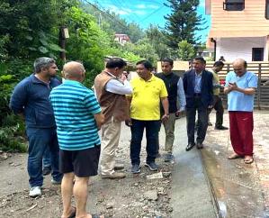 Mandi: Minister Negi visited flood affected areas