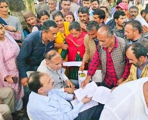 Nahan: Harshvardhan Chauhan's visit worked like a balm on the wounds of flood victims in Shillai