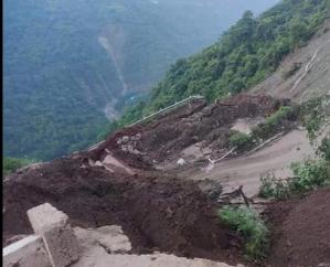 Landslide continues in Chakkimod, Kalka-Shimla NH-5 closed, movement through alternative route