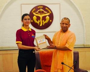 UP Chief Minister Yogi Adityanath met the daughters of Hamirpur who went on Bharat Darshan