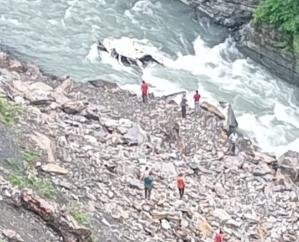 Chamba: The vehicle fell into Baira river after an accident on Teesa-Bairagarh road, five died 1141 222