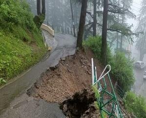 Kalka Shimla NH closed again, Shimla-Dharamshala highway also obstructed