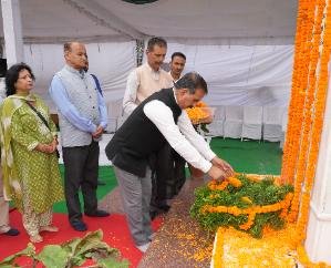 The Chief Minister paid emotional tribute to the former Prime Minister on his death anniversary. 111