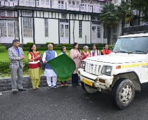 Governor Shiv Pratap Shukla flagged off relief material vehicles