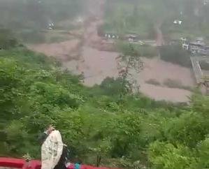 Cloud burst at two places in Mandi district, one killed