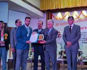 विशविद्यालय के छात्र पंकज ठाकुर ने जीता ‘आह्वान’ अवार्ड
