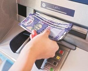 Nahan: The officer who put cash in ATM disappeared 24 lakhs