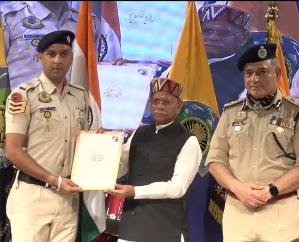  Puneet Atri, a resident of Kunihar's Hatkot, received the DGP Disc Award.
