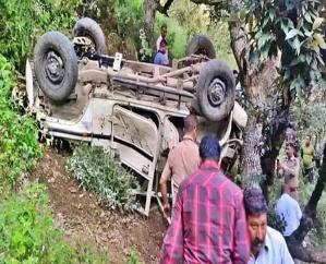 Bolero fell into a ditch on Chamba's Sidhakund Mani Marg, 3 killed; 8 people injured