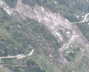 Kinnaur cut off from the country and the world: Mountain fell on 200 meter portion of APH in Nigulsari 2111