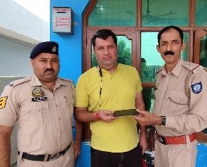  Una: City Police found and handed over the phone worth Rs 25 to the owner.