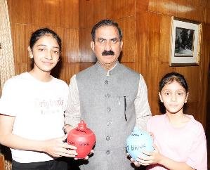 Shimla: Girls students of Loreto Convent Tara Hall School contributed to the disaster relief fund.