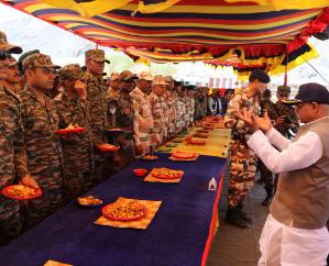 Governor visited the border areas of Kinnaur, boosted the morale of the soldiers