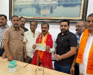 Himachalis settled in Amritsar contributed Rs 2 lakh 21 thousand to the relief fund.