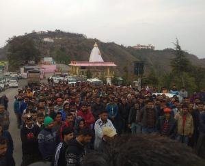 अल्ट्राटेक सीमेंट कंपनी के खिलाफ 8 वें दिन भी रोष प्रदर्शन जारी
