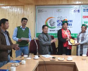 Kinnaur: Deputy Commissioner honored 6 panchayats for doing excellent work in cleanliness.