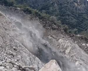 Landslide again in Nigulsari, Kinnaur district cut off from country and world