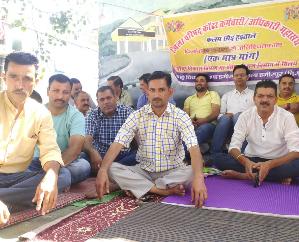 Strike of Zilla Parishad cadre employees continues for sixth day
