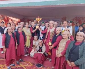  Theog: Kalinda Matiana team tops in tug of war and Shiv Shakti Matiana team tops in folk dance.