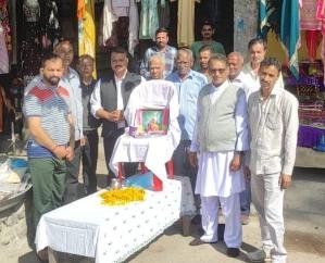 Traders celebrated the birth anniversary of Maharishi Valmiki in Dada Siba.